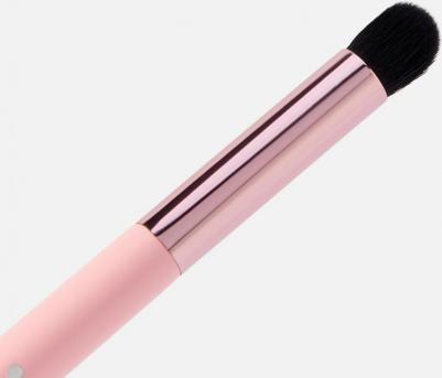 Кисть для нанесения и растушевки теней Brush for applying and blending shadows R814 1 шт – фото 6