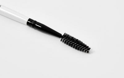 Аксессуары для макияжа Кисть макияжная двухсторонняя для бровей скошенная и винтовая щетка – фото 3