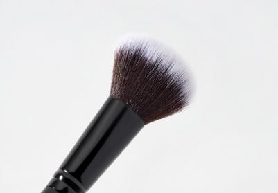 Кисть макияжная для румян средняя Black В521-02 – фото 2