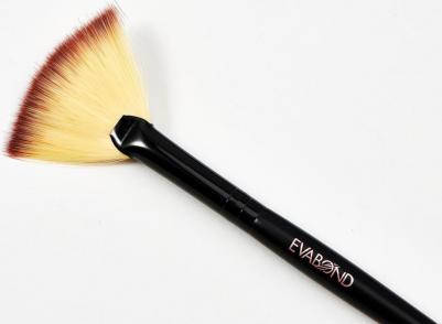 Кисть макияжная веерная Black – фото 2