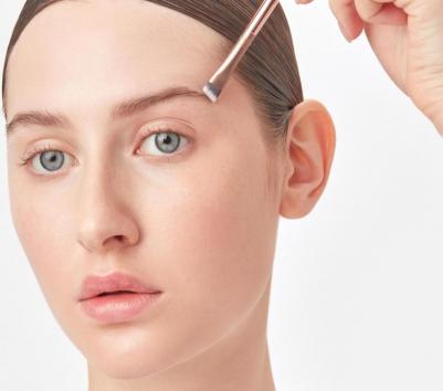 Кисть для макияжа бровей двусторонняя Art-09 for eyebrow makeup, double-sided 10 г – фото 1