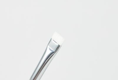 Кисть плоская из волоса белой синтетики №10. Для бровей, консилеров и акварел и.* – фото 2