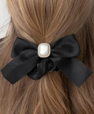 Резинка для волос с декором черная 4650263019132