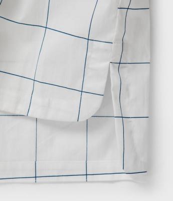 Рубашка с олловер принтом в крупную клетку белая (128) – фото 6