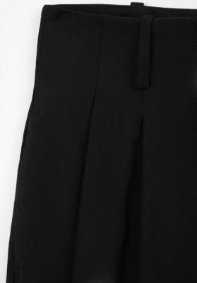 Брюки зауженные с защипами чёрные для девочки (164) – фото 1