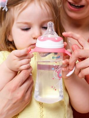 Бутылочка с ручками для кормления малыша розовая 270 мл – фото 1