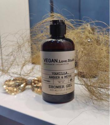 Гель для душа Unisex VEGAN.Love.Studio Vanilla, Amber, Musk, 300 мл – фото 2
