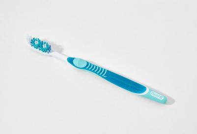 Зубная щетка 3D White Отбеливание средней жесткости – фото 4