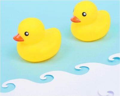 Набор резиновых игрушек для игры в ванной Уточки, 2 шт., с пищалкой – фото 2