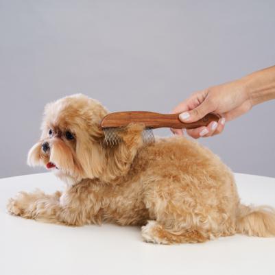 Расческа с зубьями разной длины темное дерево 19,5см – фото 5