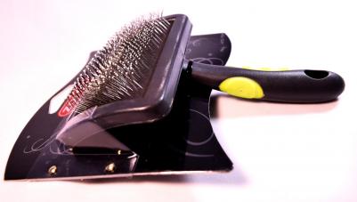 Щетка для собак нейлон, цвет зеленый, черный