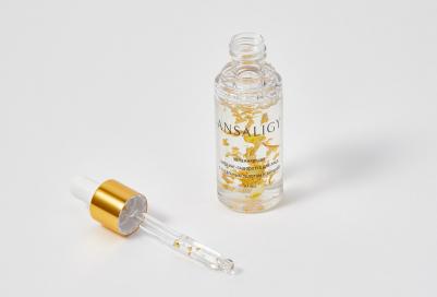 Увлажняющая лифтинг-сыворотка для лица с сусальным золотом и янтарем Moisturizingand Lifting Serum for Face with Gold Flakes and Amber Granules 30 мл – фото 3