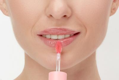 ухаживающее масло для губ в оттенке "Peach" – фото 7