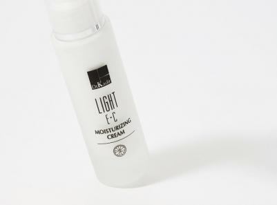 Крем увлажняющий c витаминами Е + С / LIGHT E + C 50 мл – фото 4