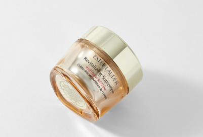 Легкий омолаживающий крем комплексного действия Revitalizing Supreme+ Youth Power Soft Creme 50 мл – фото 4