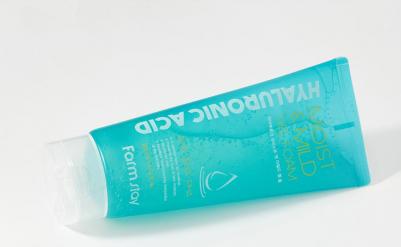 Мягкая гелевая очищающая пенка с гиалуроновой кислотой и aha, bha кислотами, 200 мл – фото 1