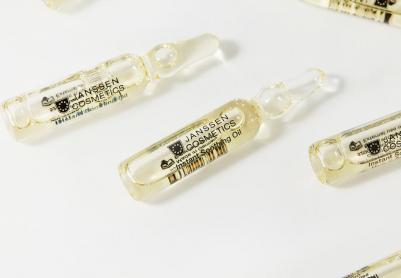 Мгновенно успокаивающее масло для чувствительной кожи Instant Soothing Oil, 7 ампул х 2 мл – фото 8