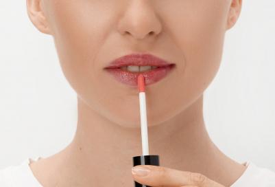 Масло для губ Lip Oil Glow & Care, цвет 02 Strawberry 4,7 мл – фото 6