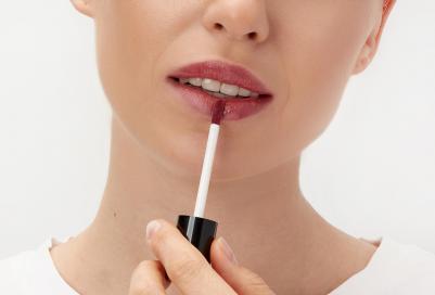 Масло для губ Lip Oil Glow & Care, цвет 03 Blackberry 4,7 мл – фото 1
