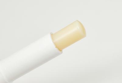 Бальзам для губ Питание и Уход с миндальным маслом и витаминами Е и С, 4 г – фото 4