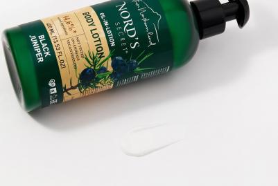 Лосьон для тела увлажняющий с эфирным маслом "Чёрный можжевельник" Black Juniper – фото 1
