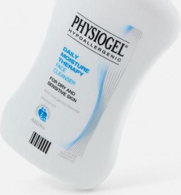 Очищающее средство для сухой и чувствительной кожи лица Daily Moisture Therapy 150 мл – фото 3