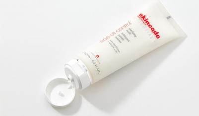 Essentials SOS Oil Control Clarifying Wash - Очищающее средство для жирной кожи, 125 мл – фото 1