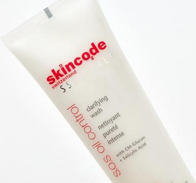 Essentials SOS Oil Control Clarifying Wash - Очищающее средство для жирной кожи, 125 мл – фото 2