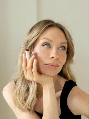 Тающий увлажняющий бальзам для губ Розовый Melting Moisture Lip Balm Rosy, 3,2 г – фото 3