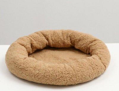 Лежанка для собак и кошек, мягкий мех, 45 х 35 х 11 см, коричневая 7818609