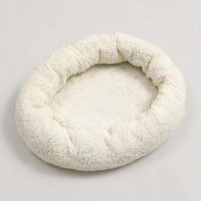 Лежанка для собак и кошек Уют, меховая, 45 х 35 х 11 см, белая 6900050529053 – фото 3