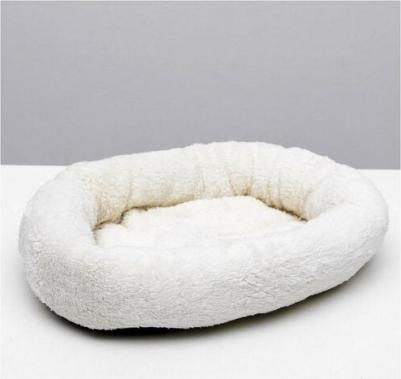 Лежанка для собак и кошек Уют, меховая, 45 х 35 х 11 см, белая 6900050529053 – фото 6