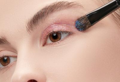 Тени для век мерцающие жидкие Holographic Eyeshadow т.02 Storm 5,5 мл – фото 10