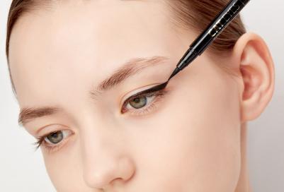 Устойчивая ультрачерная подводка-фломастер для глаз "Cat eyes"/ "Cat eyes" high definition black pen eyeliner, 1,5 г – фото 1