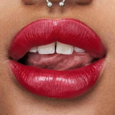 Ультраатласная губная помада Red 2000 с витамином Е, маслом авокадо и кунжутным маслом для получения кремового насыщенного цвета с сатиновым финишем – фото 1