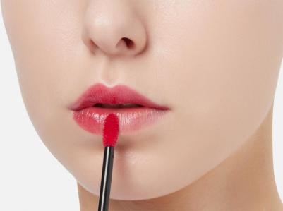 Жидкая помада Milano Super Vinyl № 3, вишнево-розовый, интенсивный цвет, не оставляет следов и сохраняет блеск до 16 часов – фото 6