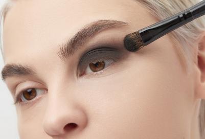 к_essence_тени д/век soft touch_06 pitch black 0D8097006 – фото 7