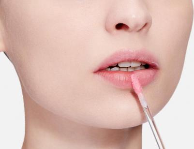 Масло-блеск для губ Glossy Pout 6 мл 0887167819320 – фото 1