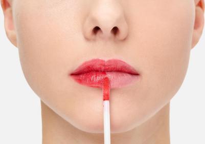 cosmetics Помада жидкая 7046-06 Увлажняющая с зеркальным эффектом, классический красный, 2 шт – фото 6