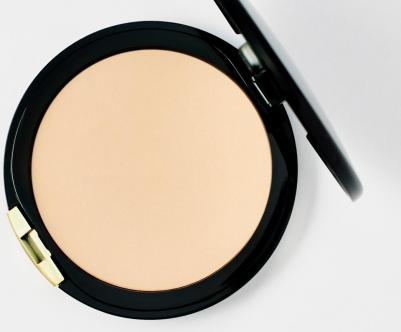 Пудра компактная № 10 / RICH & MOIST 10 г – фото 9