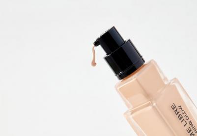 Основа тональная Prisme Libre Skin-Caring Glow Foundation №01 W100, 30 мл – фото 4