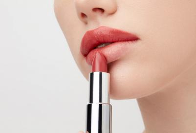 Помада для губ Сияющая и полуматовая губная помада Le Rouge Interdit Intense Silk – фото 5