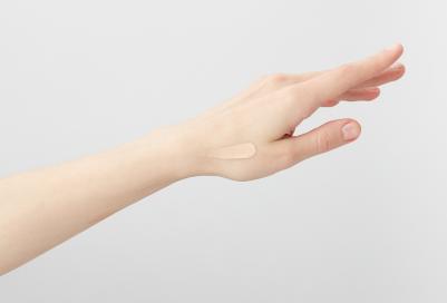 Тональная основа с высокой степенью покрытия Ekso Skin, тон 01 ultra light / ультрасветлый – фото 3