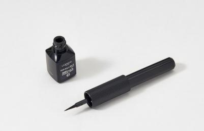 матовая подводка для глаз Matte Signature, оттенок 01, черный, Графитовый, 3 мл – фото 2