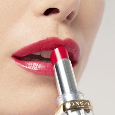 Сияющая помада для губ "Color Riche Shine", оттенок 352, Алый Алмаз, 4.8 гр – фото 4