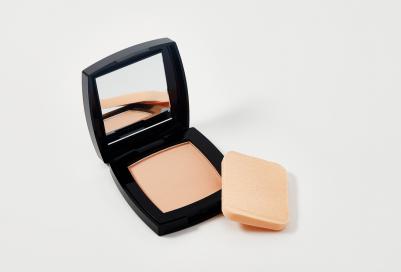 пудра для лица PD-14 компактная матирующая тон 04 золотисто-бежевый 53г – фото 5