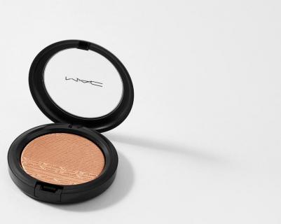 Компактная пудра с эффектом сияния Extra Dimension Skinfinish 0773602254583 – фото 9