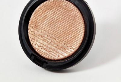 Компактная пудра с эффектом сияния Extra Dimension Skinfinish 0773602298563 – фото 2