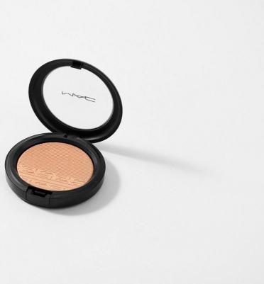 Компактная пудра с эффектом сияния Extra Dimension Skinfinish 0773602429882 – фото 5