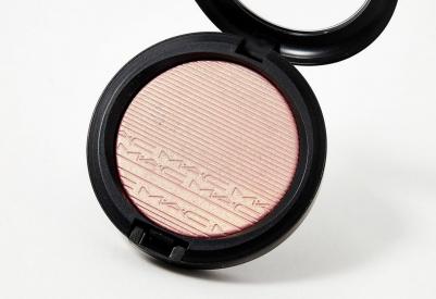 Компактная пудра с эффектом сияния Extra Dimension Skinfinish – фото 9